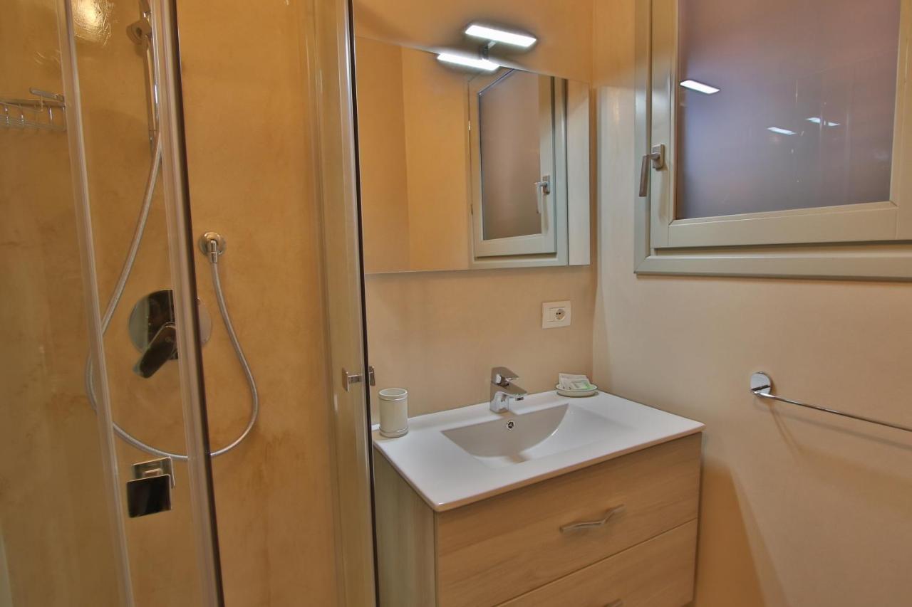 Les Chambres Au Centre San Teodoro  Luaran gambar